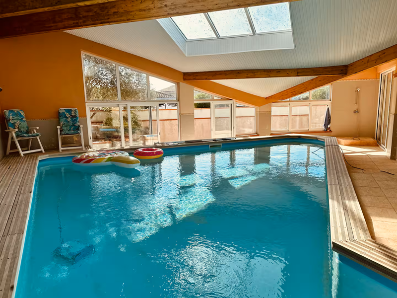 Piscine intérieure chauffée